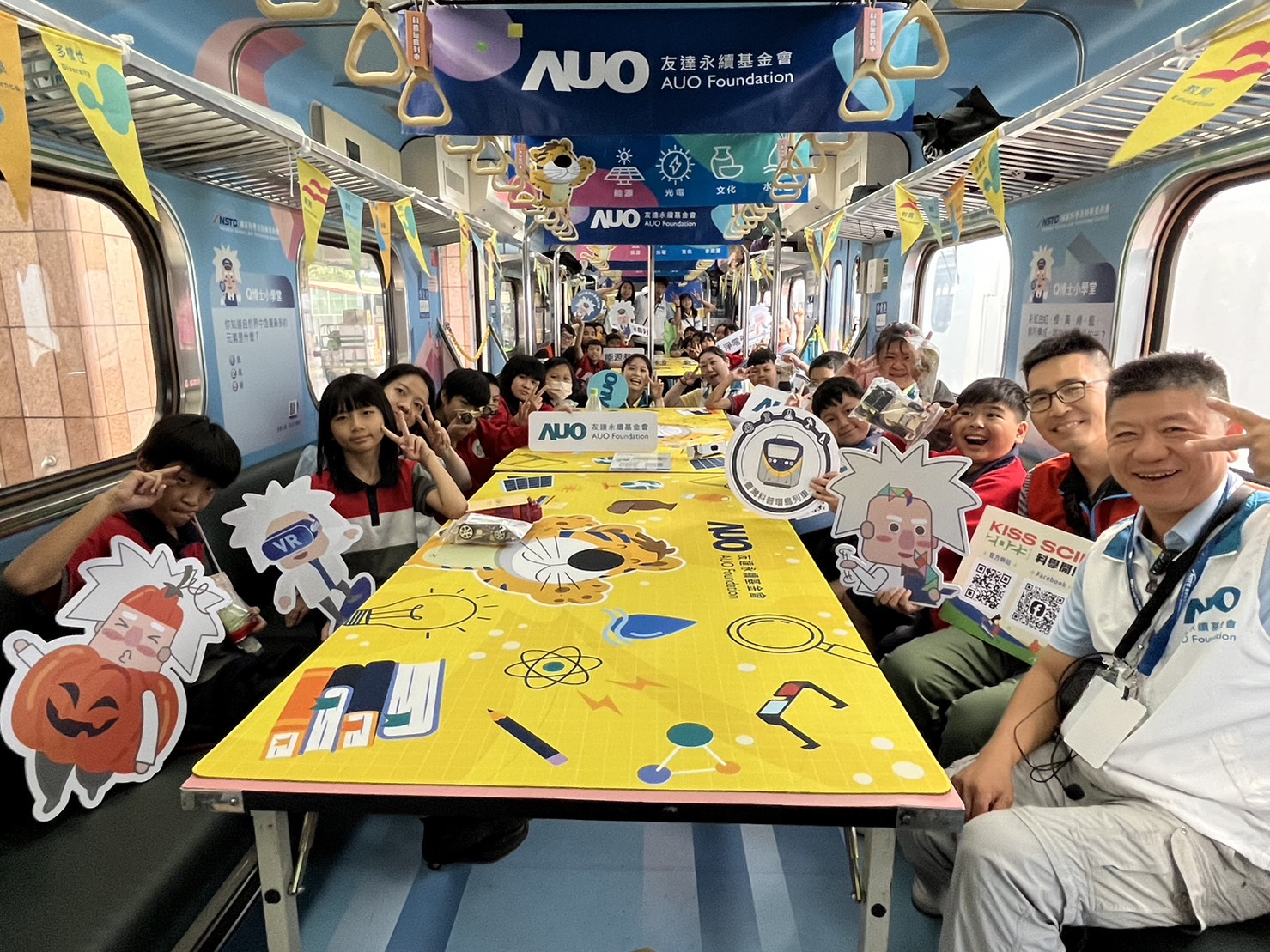 918博天堂永續基金會參與「臺灣科普環島列車」，設計基礎科學車廂課程，以「淨零碳排和永續能源」為主題，讓學生透過創意實驗認識淨零知識，以及思考生活中的減碳行為